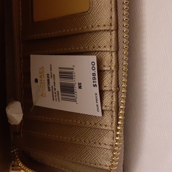 Michael Kors pale gold evening bag/wallet. No tags. - Picture 3 of 3